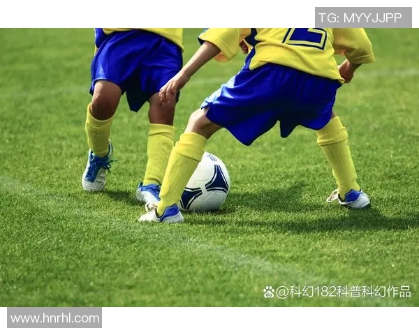 足球运动员在赛场上的成长与挑战探索他们如何克服困难成为足球巨星的故事