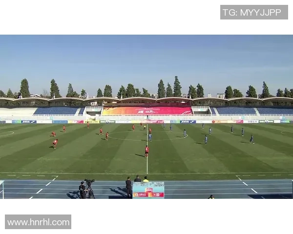 追踪绿茵巨星成长轨迹呈现足球运动员奋斗故事全景展示其辉煌征程